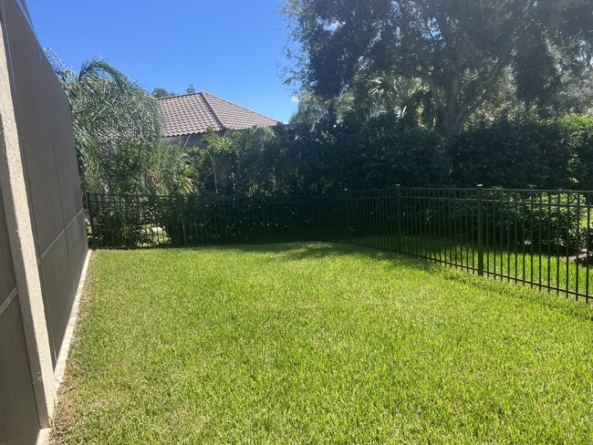 Building Photo - 1139 N Hunt Club Dr