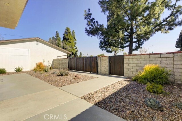 Foto del edificio - 10499 Yolanda Ave