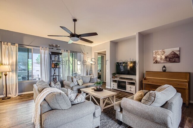 Building Photo - 4566 N Golf Dr