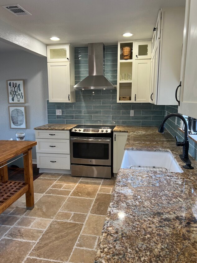 Foto principal - 1105 Ave D