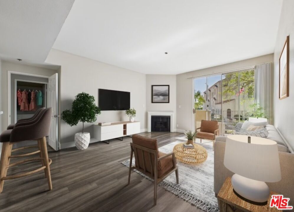 Foto principal - 627 N Rossmore Ave