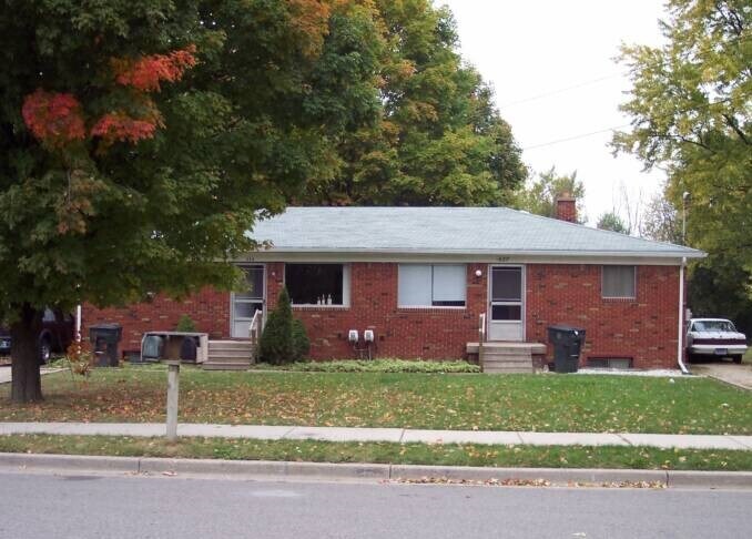 Primary Photo - 425 Stoddard Ave