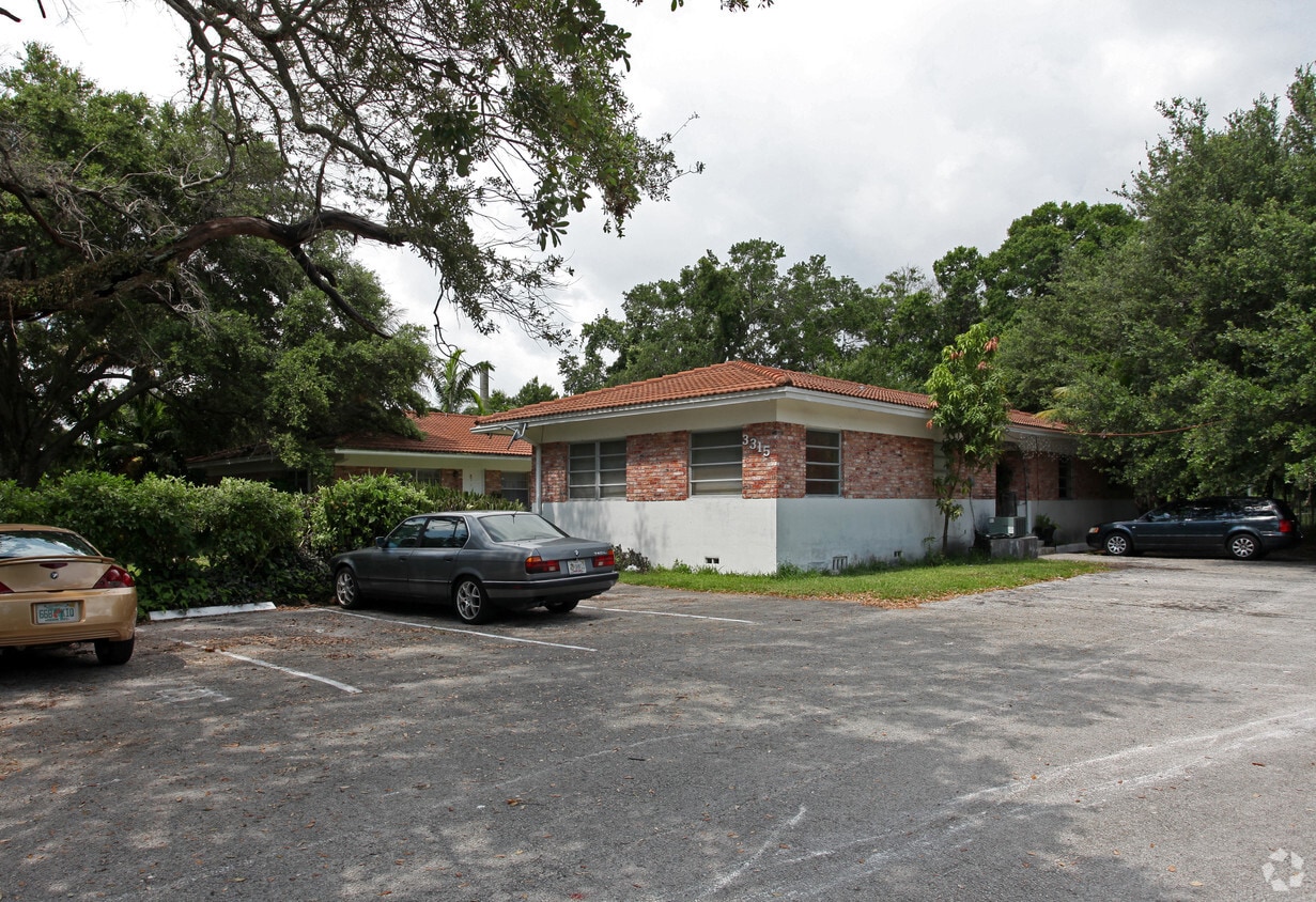 Primary Photo - Edgewood Apartments LLC