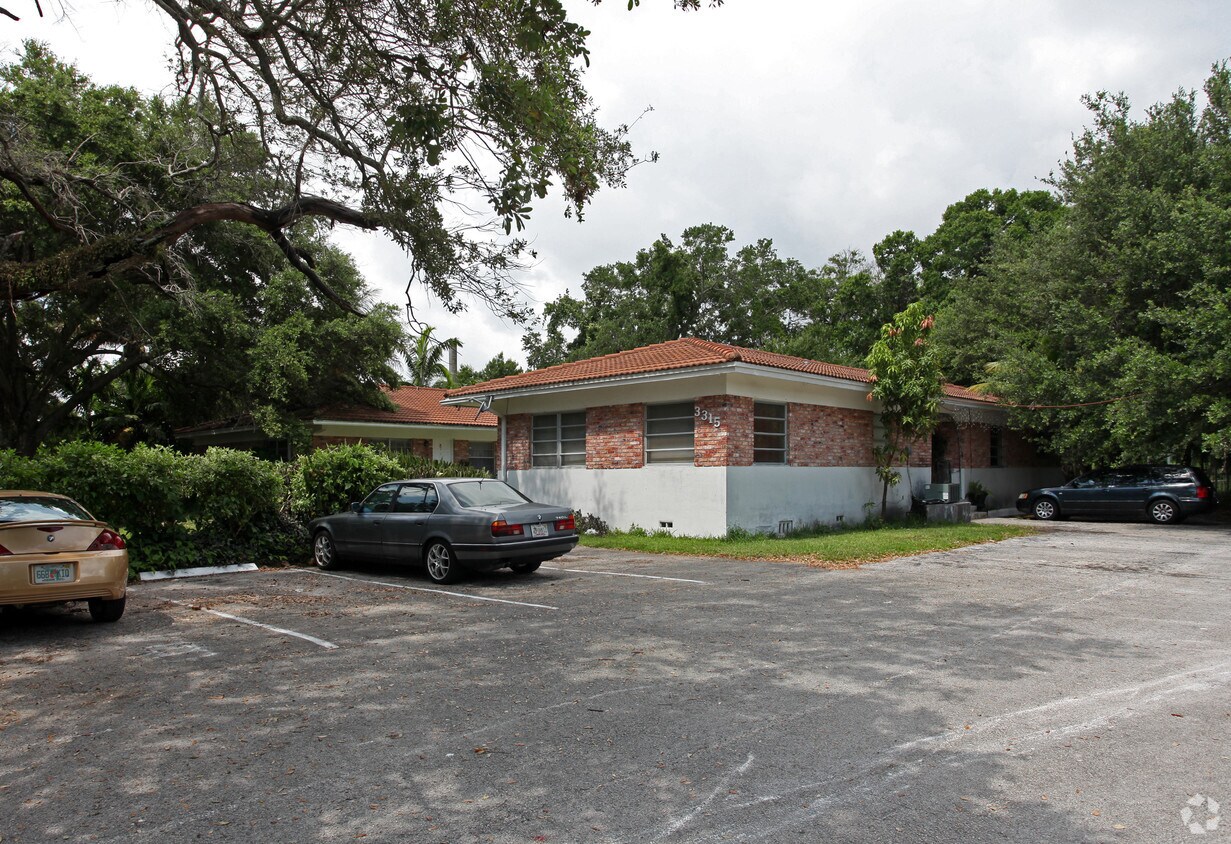 Primary Photo - Edgewood Manor