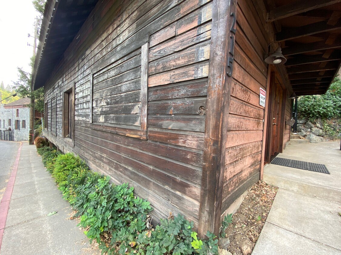 Primary Photo - 215 Sacramento St