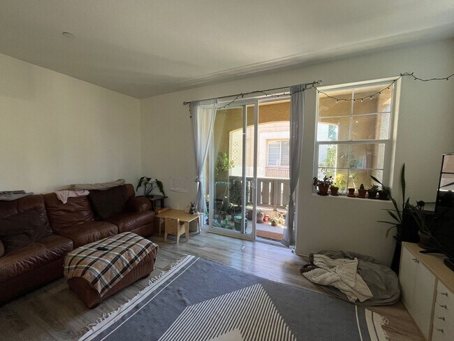Building Photo - Beautiful Home in San Luis Obispo - Groups...