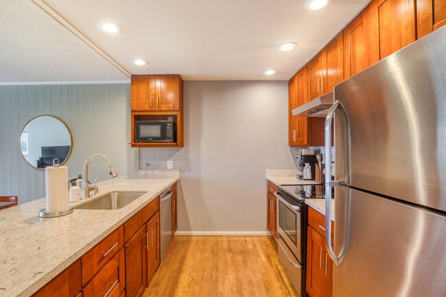 Building Photo - 13954 NE 60th Way