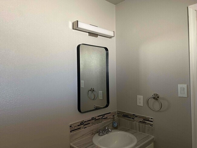 Foto del edificio - 4649 W 19th St