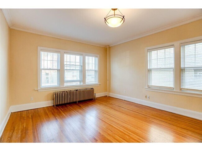 Building Photo - 4309 Bryant Ave S