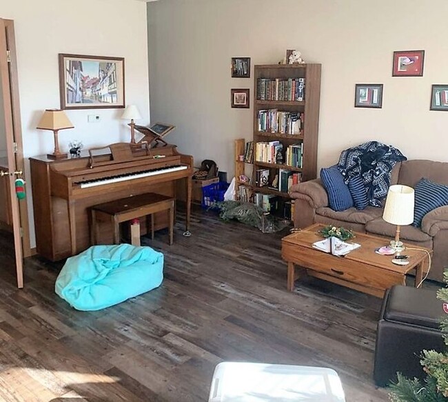 Foto del edificio - $1,495 | 2 Bedroom, 2.5 Bathroom Multi Flo...