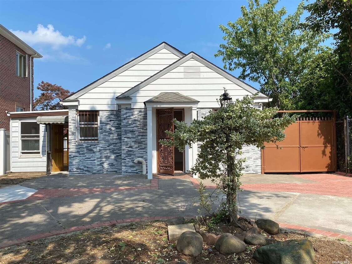 Primary Photo - 151-67 27th Ave