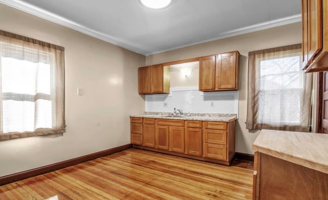 Building Photo - 42 Yale Place, Unit Lower