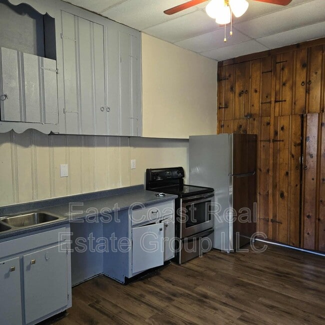 Building Photo - 5 E Lee St