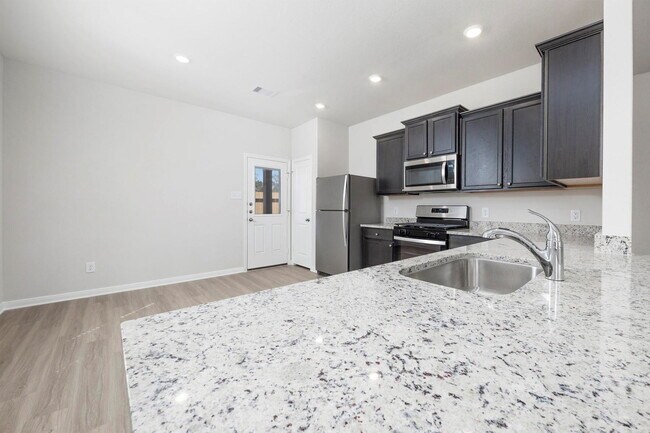 Foto del edificio - 15454 Maple Ter Dr