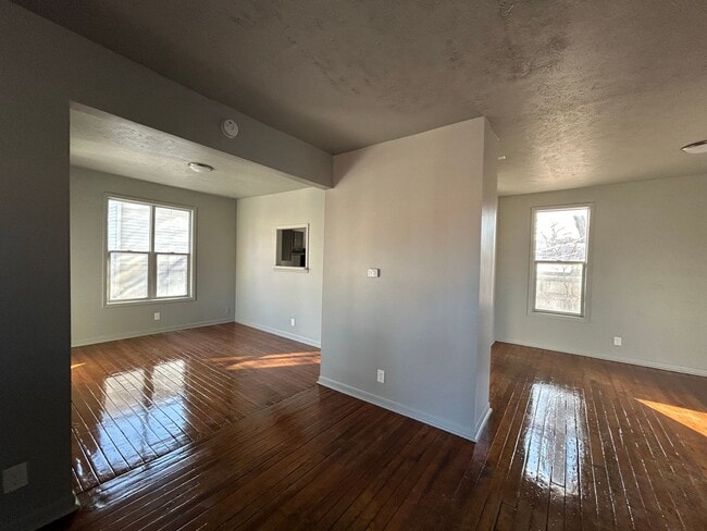 Building Photo - 4411 Davenport St