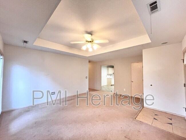 Foto del edificio - 886 N Daisy Ln