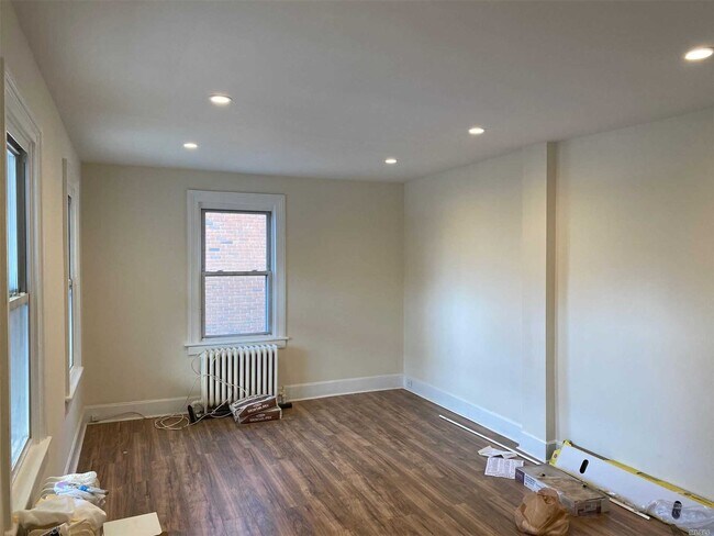 Building Photo - 17 3rd Ave