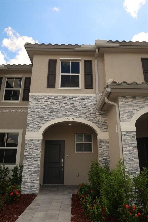 Foto principal - 1509 SE 27th Rd