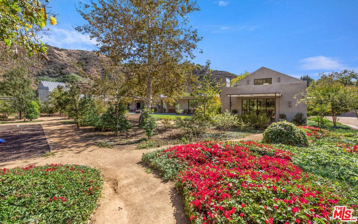 Primary Photo - 3314 Serra Rd