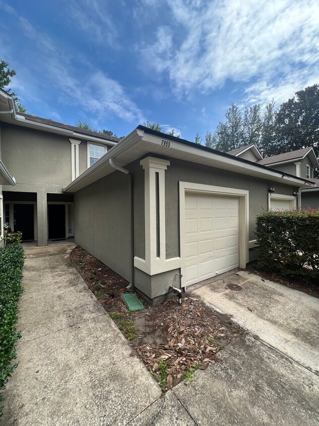 Primary Photo - Beautiful Townhome in Timothys Landing