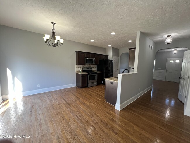 Building Photo - 127 Lightwater Dr