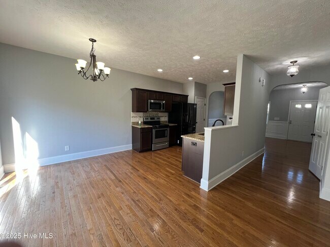 Foto del edificio - 127 Lightwater Dr