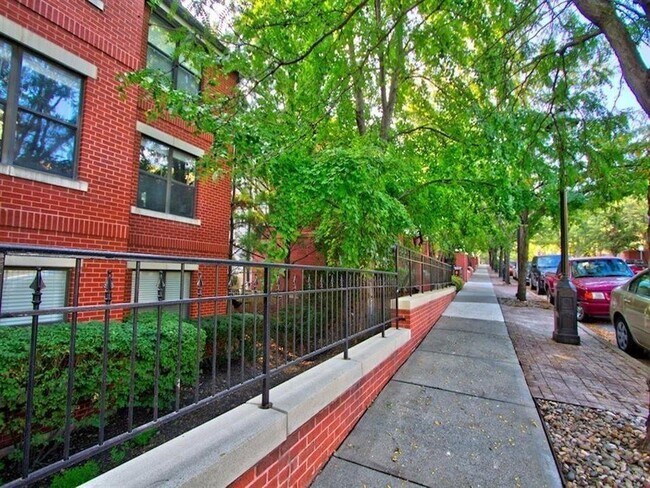 Foto del edificio - 425 W 9th St