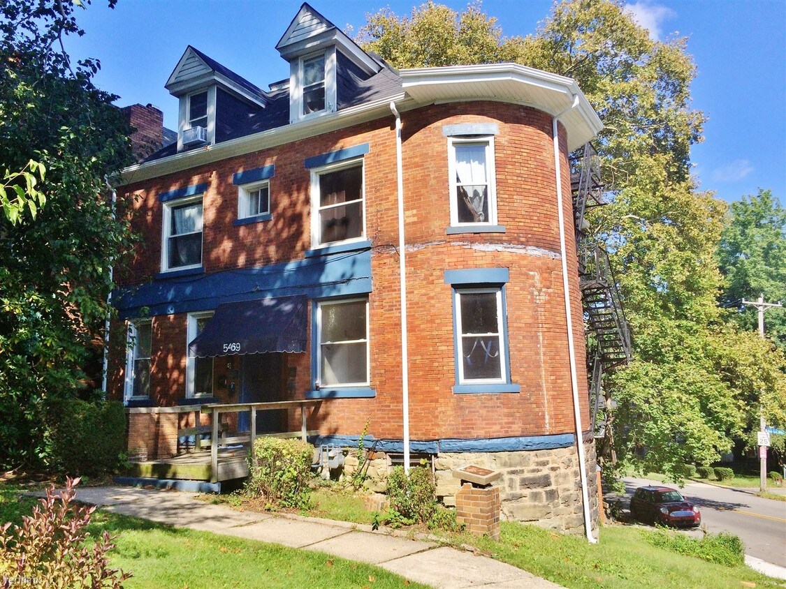 1 br, 1 bath - 5469 Black St Available Now - 1 br, 1 bath  - 5469 Black St  Available Now