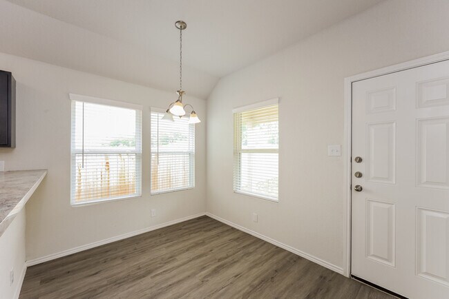Building Photo - 514 Sussex Dr