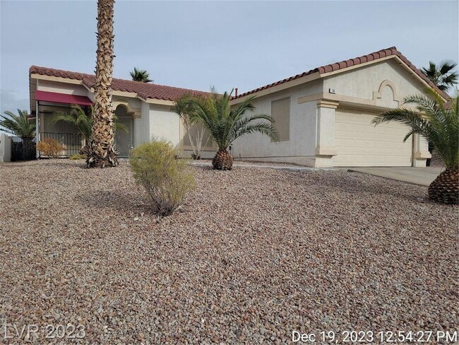 Building Photo - BRIGHT AND AIRY SINGLE-STORY IN HENDERSON