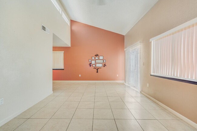 Building Photo - Northeast El Paso 3 Bed Refrig A/C