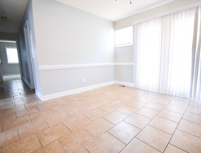 Foto del edificio - 3 BEDROOM 2 BATHROOM - SMALL PETS