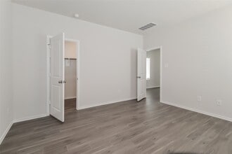 Building Photo - 15251 Estrella Rd W