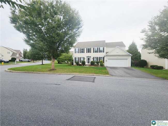 Building Photo - 8858 Pathfinder Rd