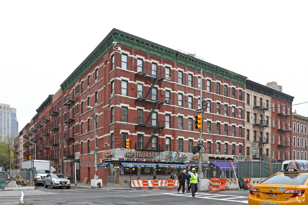 Primary Photo - 1596 Second Ave