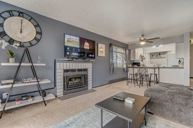 Living & Dining Area - 6652 Dublin Loop W
