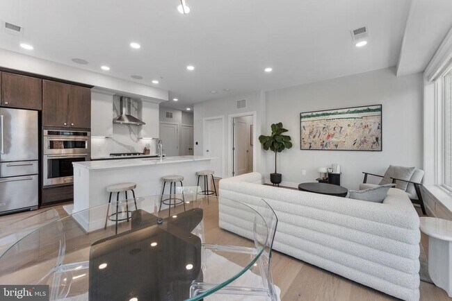 Foto del edificio - 635 Slaters Ln