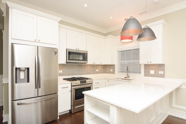 Foto del edificio - 3437 N Hoyne Ave