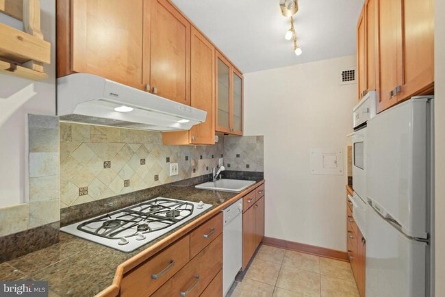 Building Photo - 10401 Grosvenor Pl