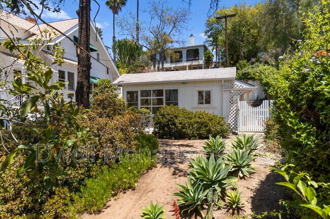 Foto del edificio - 4535 Upland St