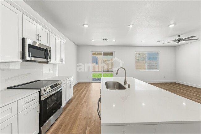 Building Photo - 9579 Marchmont Rd