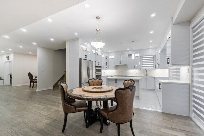 Photo du bâtiment - 8093 Brookside Dr