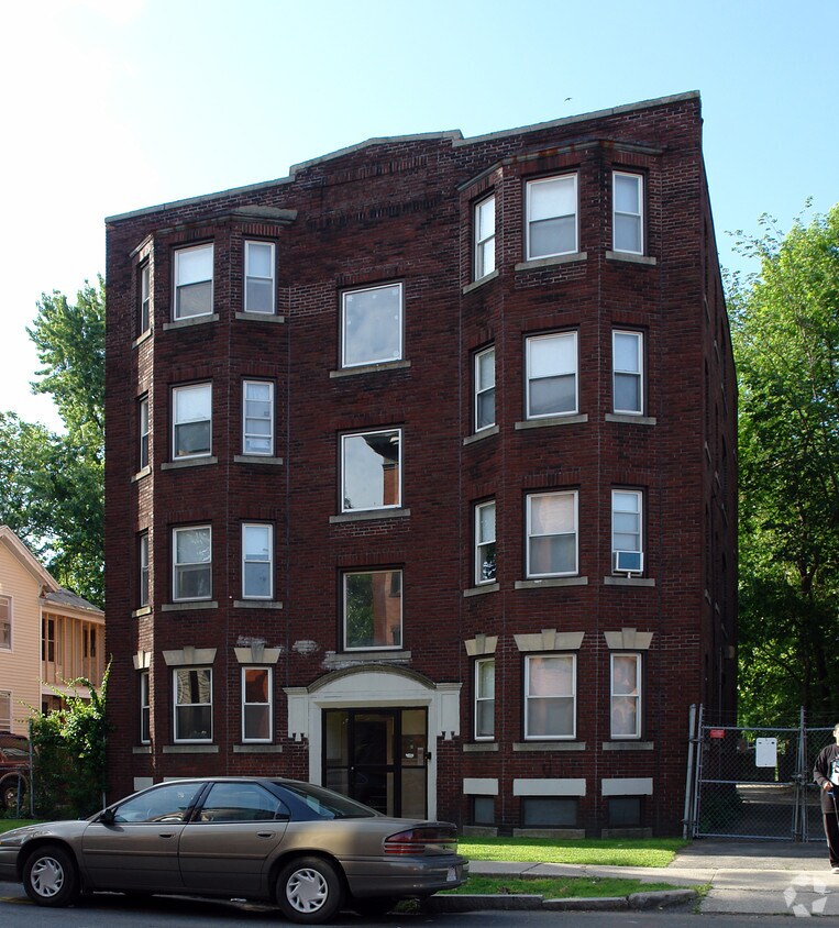 Building Photo - 17 E Hooker St
