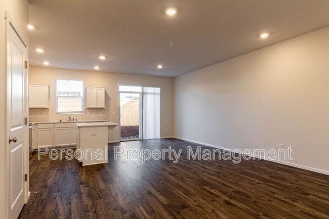 Building Photo - 13722 NE 67th Wy