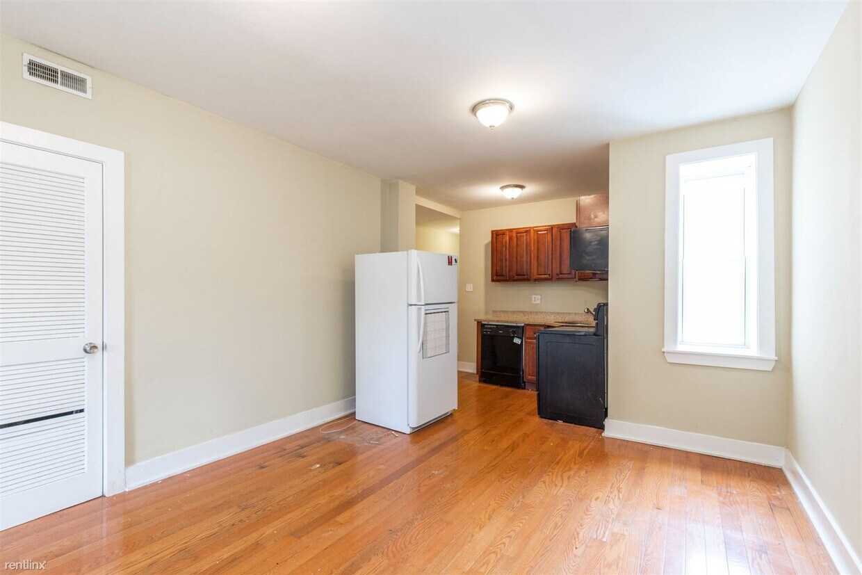 Primary Photo - 3 br, 2 bath Triplex - 2310 N PARK AVE Unit 3