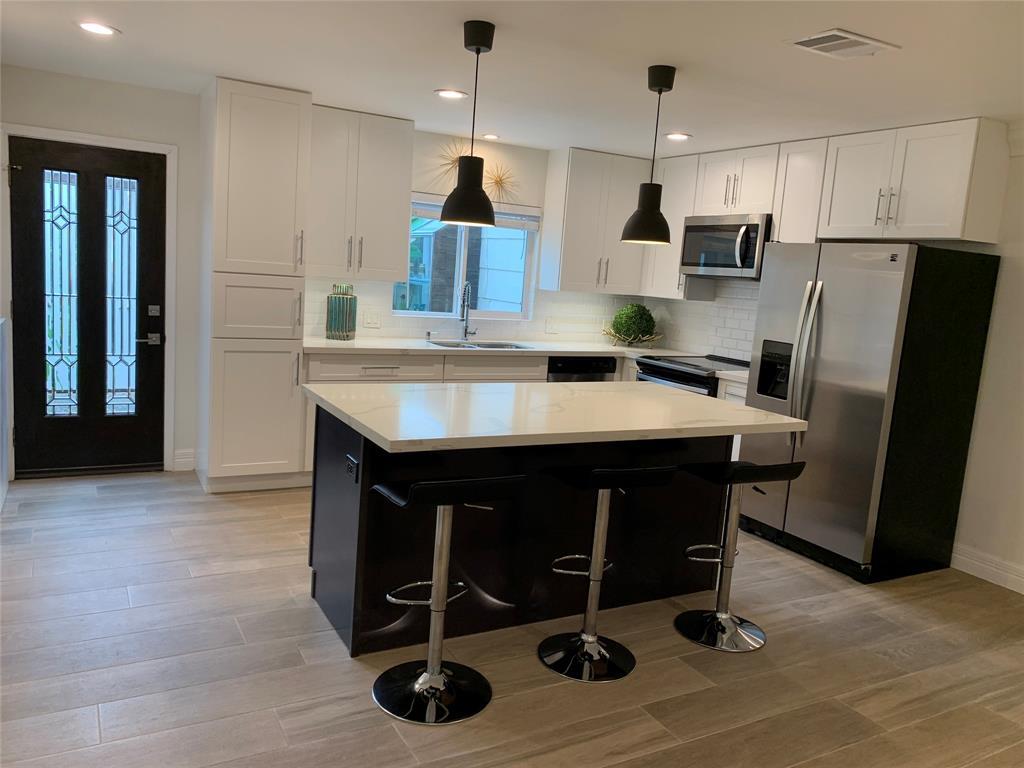 Foto principal - 6313 Deerwood Rd