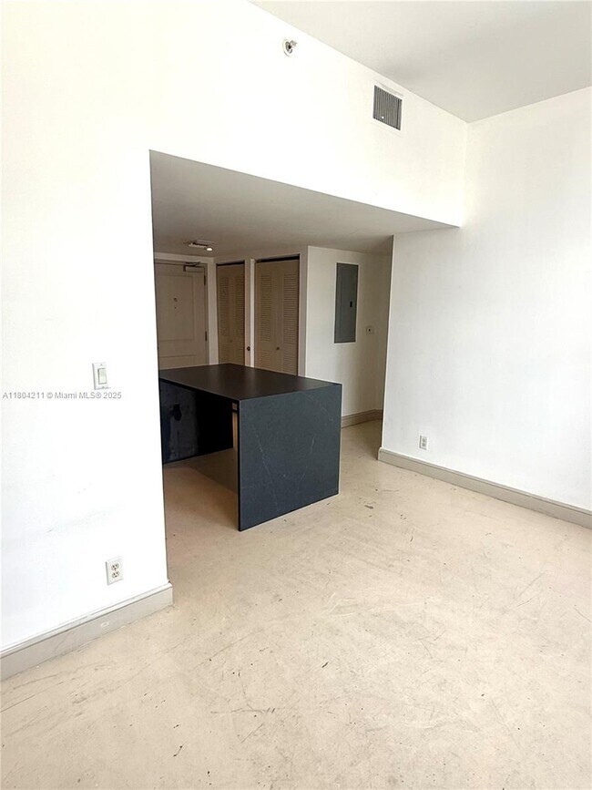 Foto del edificio - 111 E Flagler St
