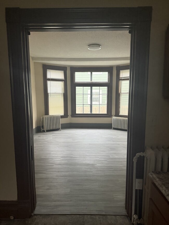Building Photo - 694 Sims Ave