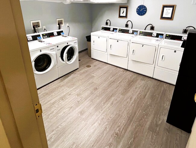 Foto del edificio - 235 Pond St