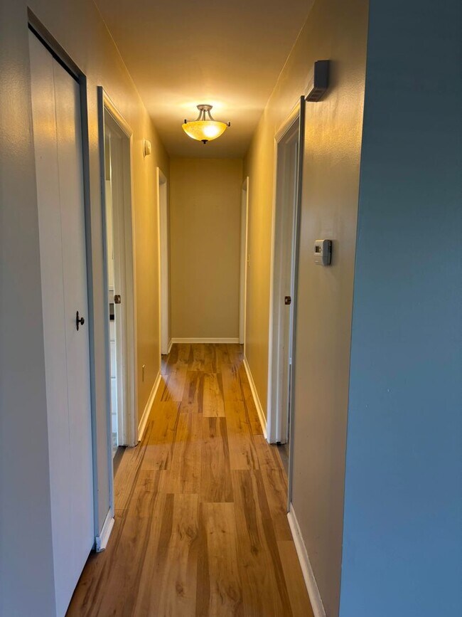 Foto del edificio - 3 bedroom, 1.5 bathroom Chelsea ranch - fr...